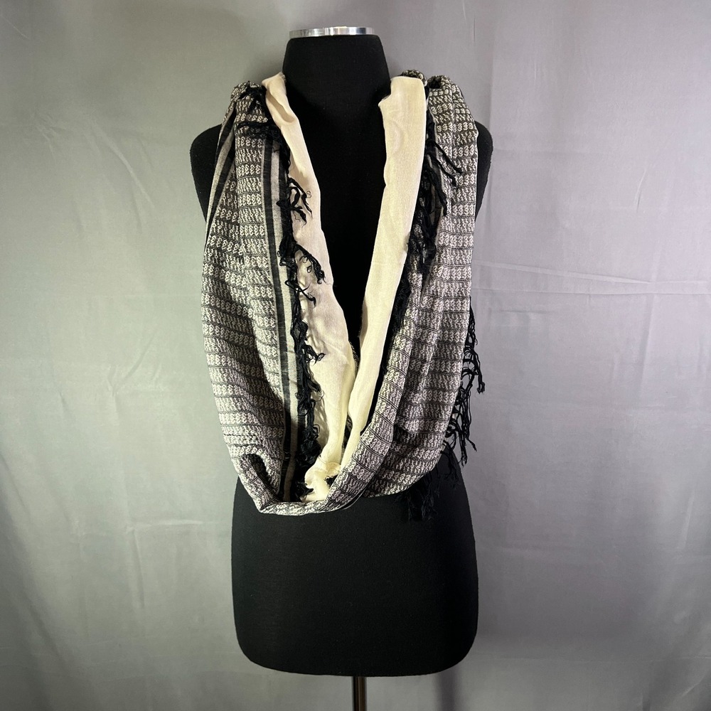 D&Y Rectangular Scarf Women One Size Black White Striped Fringe Edge Warm Winter